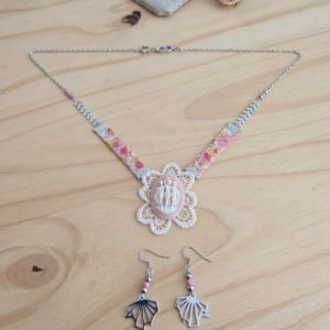 parure-bijoux-artisanale-camee-rose-dentelle-collier-liberty-argent-boucles-oreilles-eventails